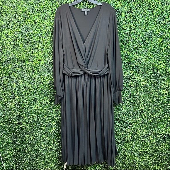 ELOQUII | Knotted Front Pleated Skirt Dress - Picture 6 of 12